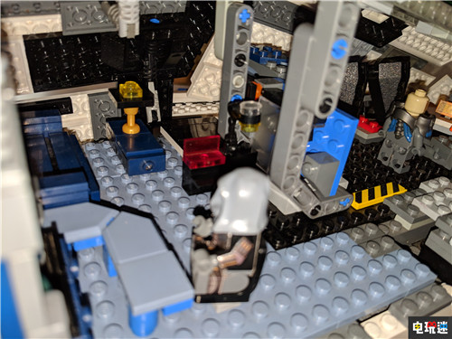 《质量效应》粉丝制作乐高版诺曼底号 细节满满 LEGO 乐高 质量效应2 质量效应 电玩迷资讯  第12张