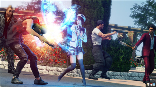 《如龙7》新职业“文职”公开 职场OL也有战斗力 PS4 世嘉 如龙 如龙7：光与暗的去向 索尼PS  第3张