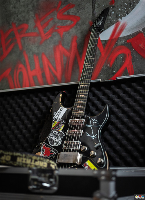 CDPR晒员工工作纪念奖品 25年老员工有基努签名电吉他 巫师3 赛博朋克2077 CDPR 电玩迷资讯  第2张