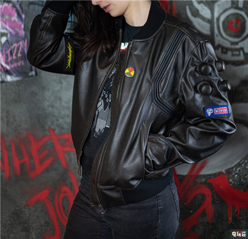 CDPR晒员工工作纪念奖品 25年老员工有基努签名电吉他 巫师3 赛博朋克2077 CDPR 电玩迷资讯  第3张